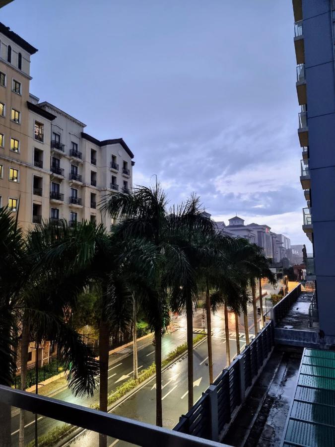 One Palm Tree Villas Condo Across Naia Terminal 3 Manila Exterior photo